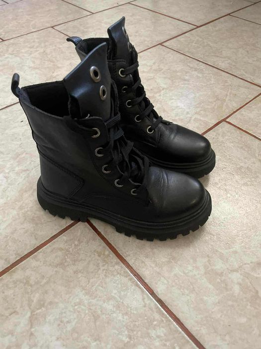 Vând ghete mărimea 36