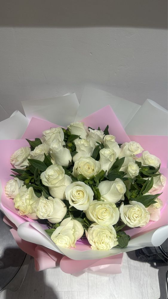 25шт белые розы