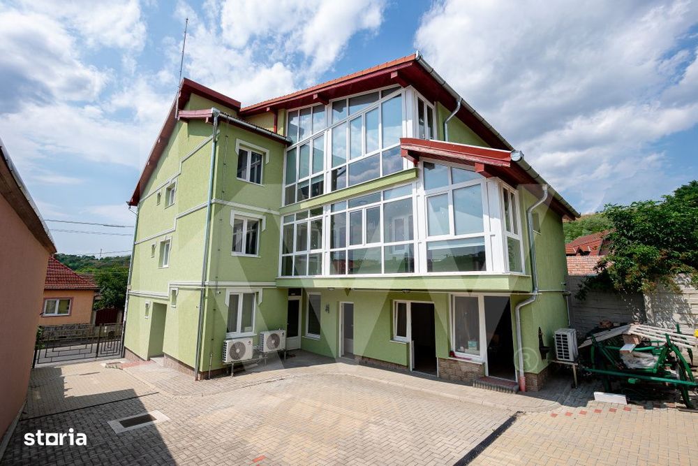 Cladire cu 15 camere si potential de pensiune in Ocna Sibiului - Inves