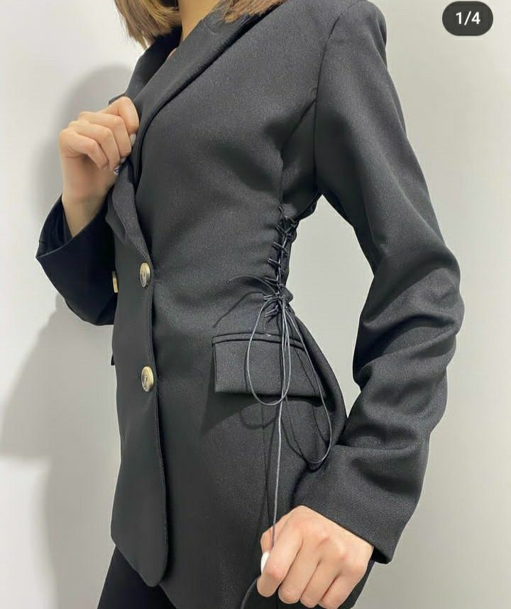 Черный пиджак костюм с завязками по бокам