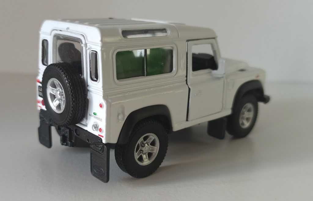 Macheta Land Rover Defender 90 2015 - Welly 1/36