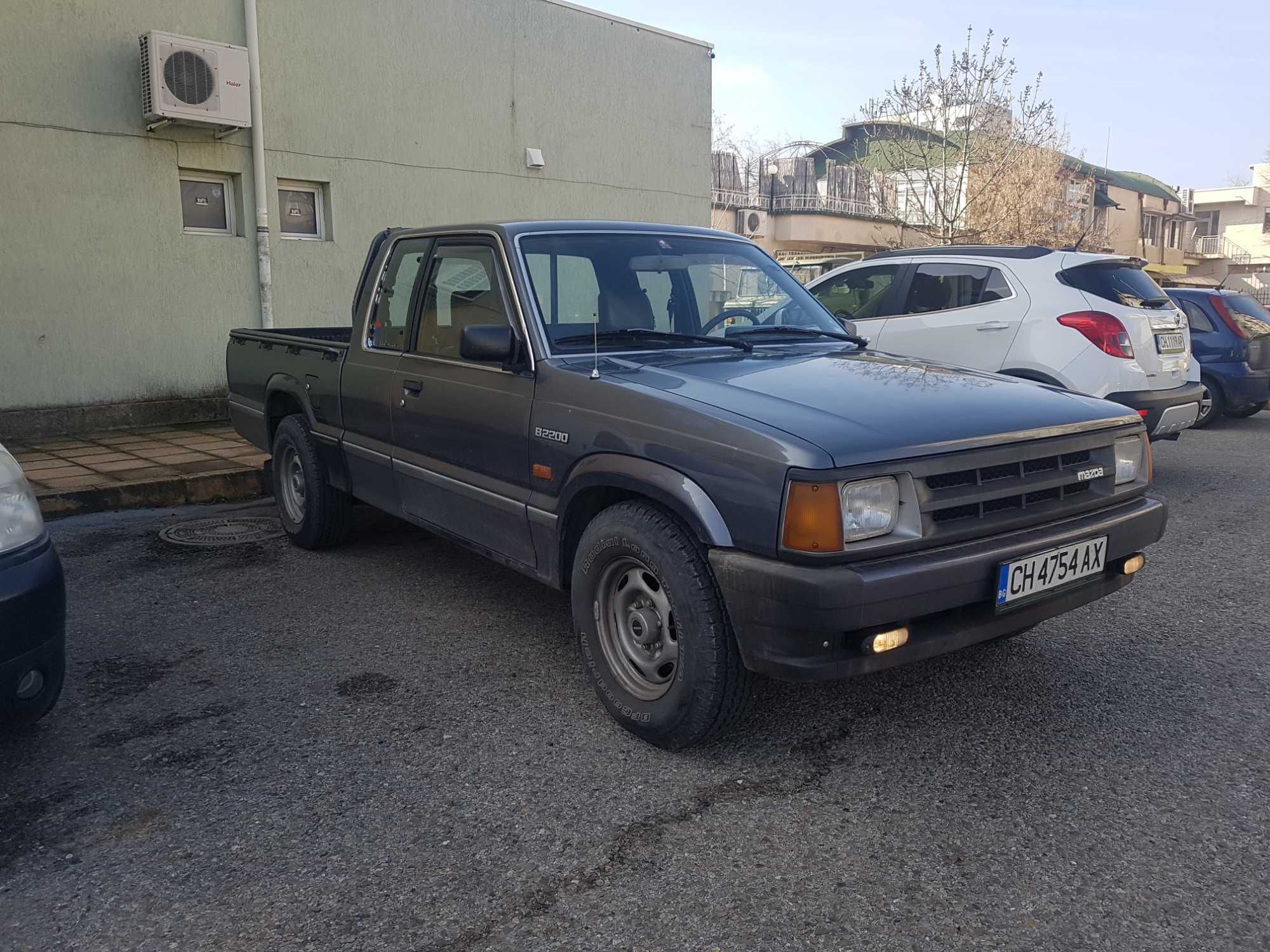 Mazda b2200 pickup Truck