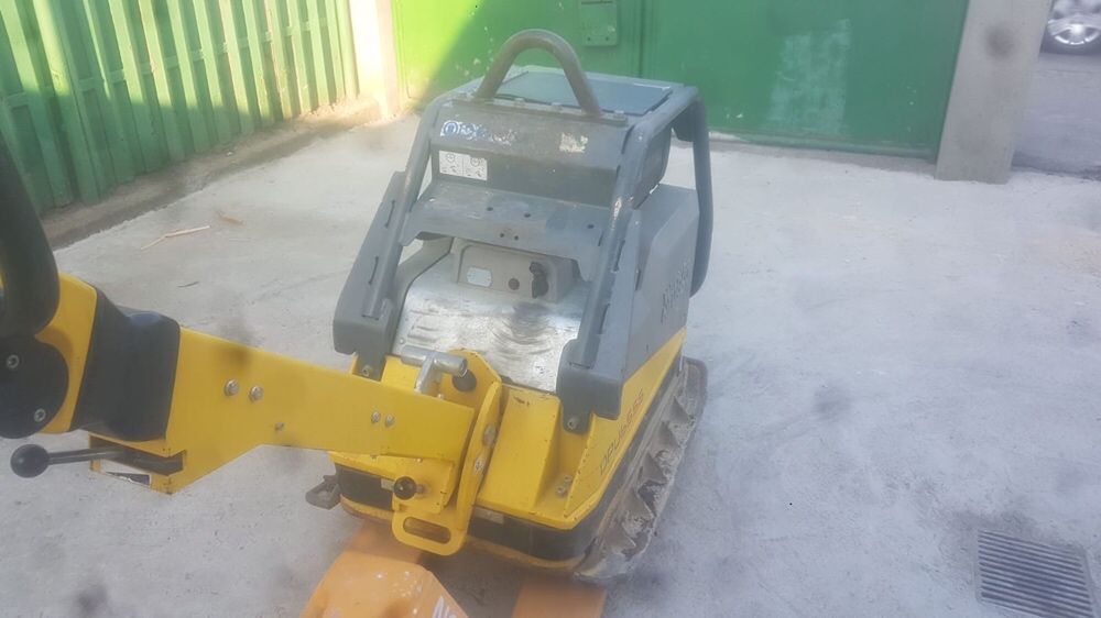 Închiriez placa compactoare 500 kg mai compactor picamere generator