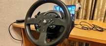 Игровой руль thrustmaster и педали.