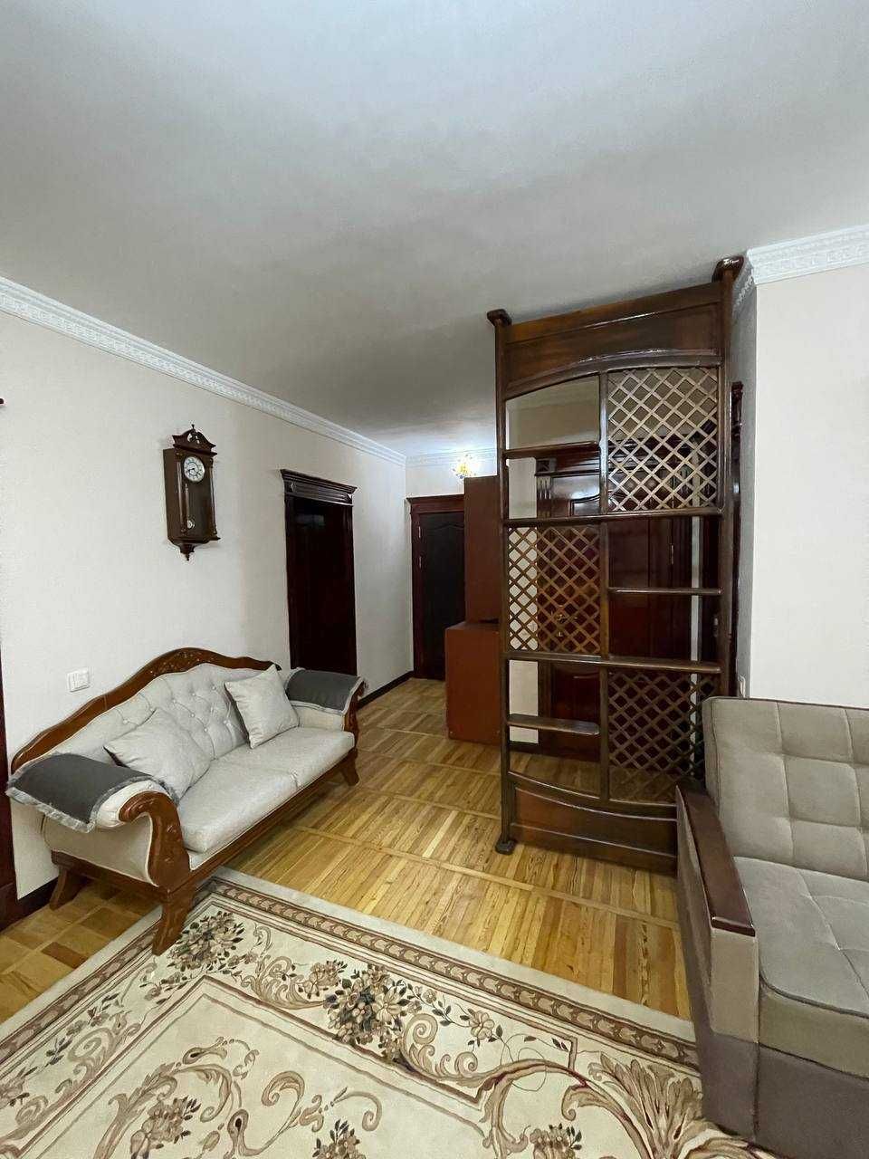 м.Космонавтов Интерпол ул.Ю.Раджаби 3-комн 2/4 80 м² ремонт меб/тех