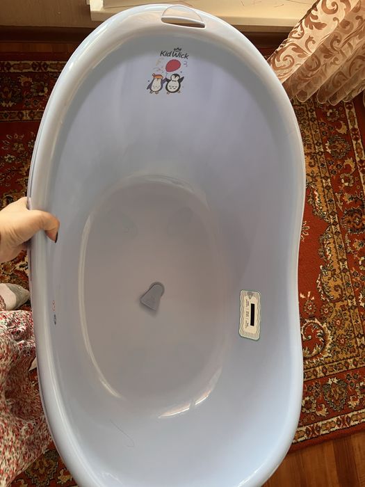 Продам ванночку вместе с горкой для купания и подставкой под ванночку