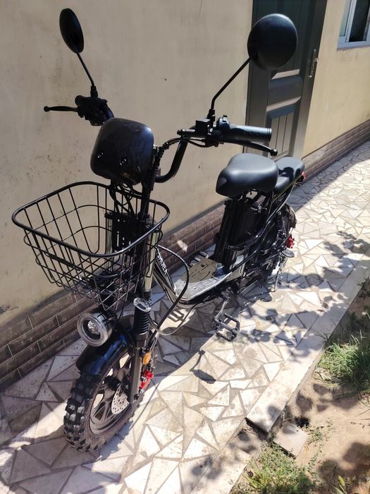 Arava sotiladi yangi skuter ham bor rasmi tepada