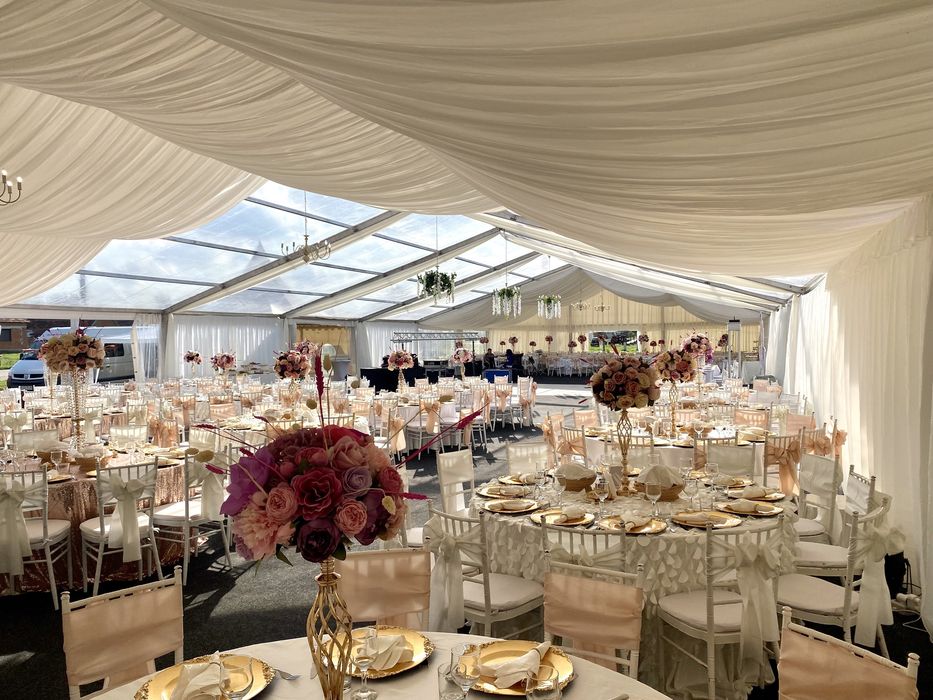 Cort nunta/botez, scaune chiavari, mese rotunde/dreptunghiulare, decor