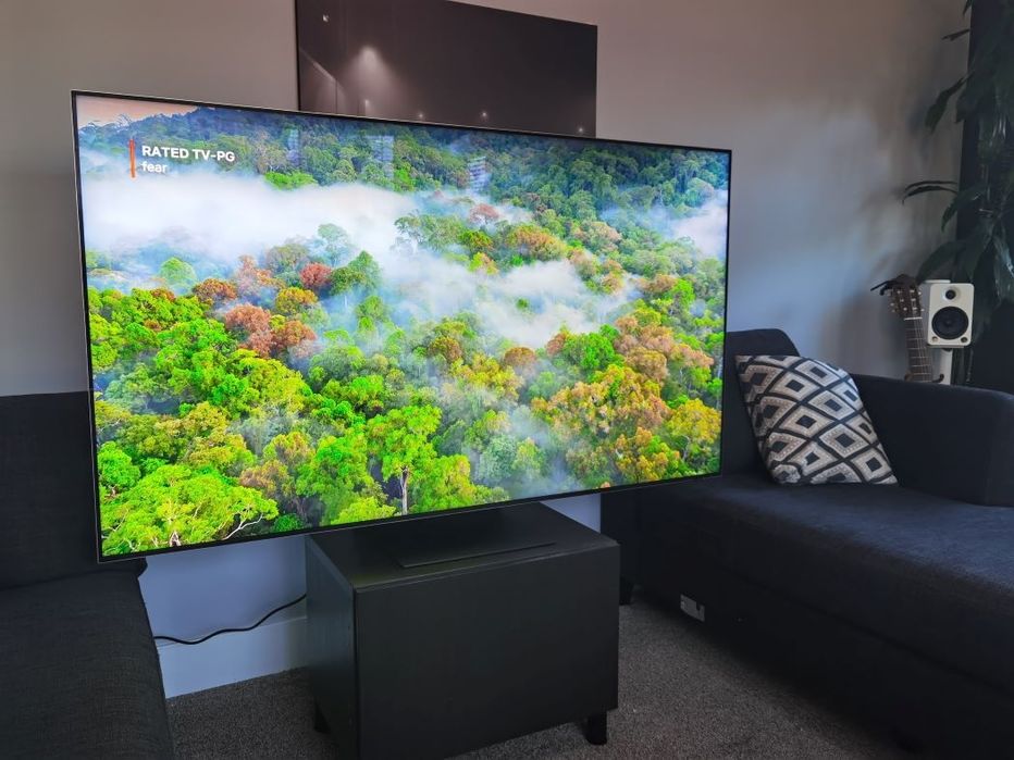QLED tv Samsung 65 инча, супер запазен