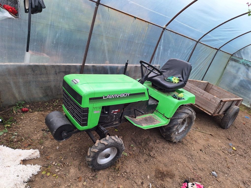 Vand tractor perfect funcțional