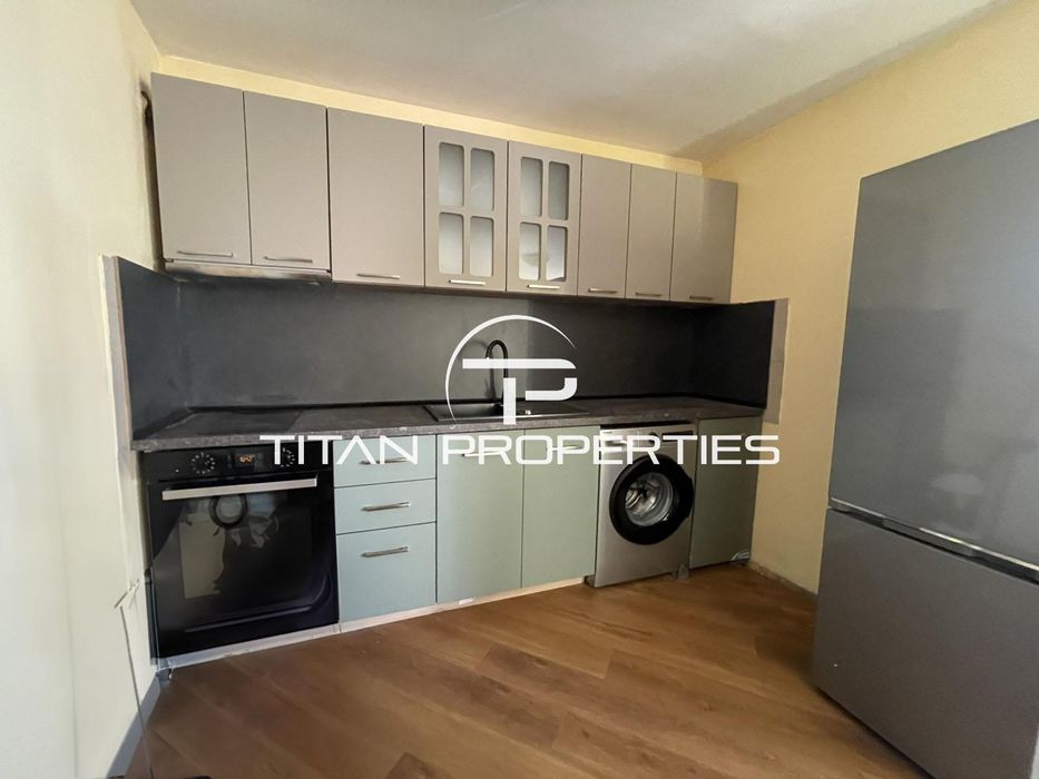 Дава се под наем Тристаен апартамент в Бургас, Славейков - 72 кв.м за 561 € - Снимка #2