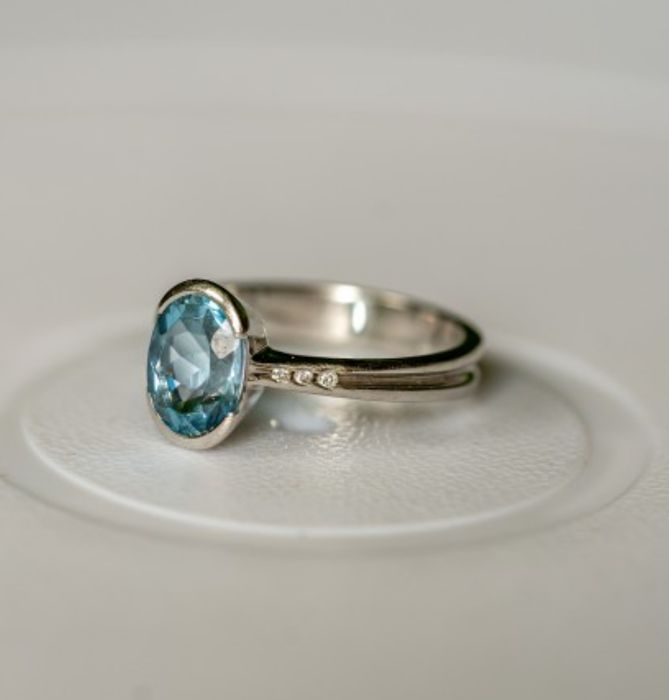 Inel Aur 18K Aquamarine Si Diamante Certificat