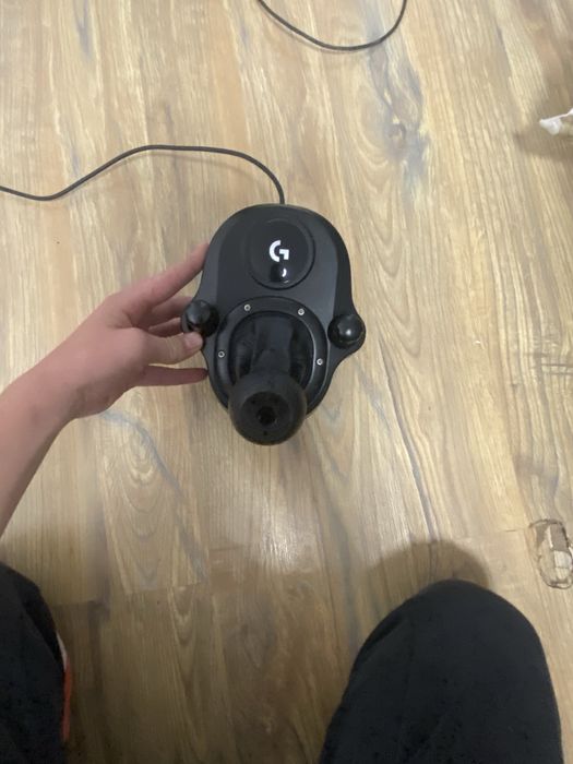 Vând volan logitech g29