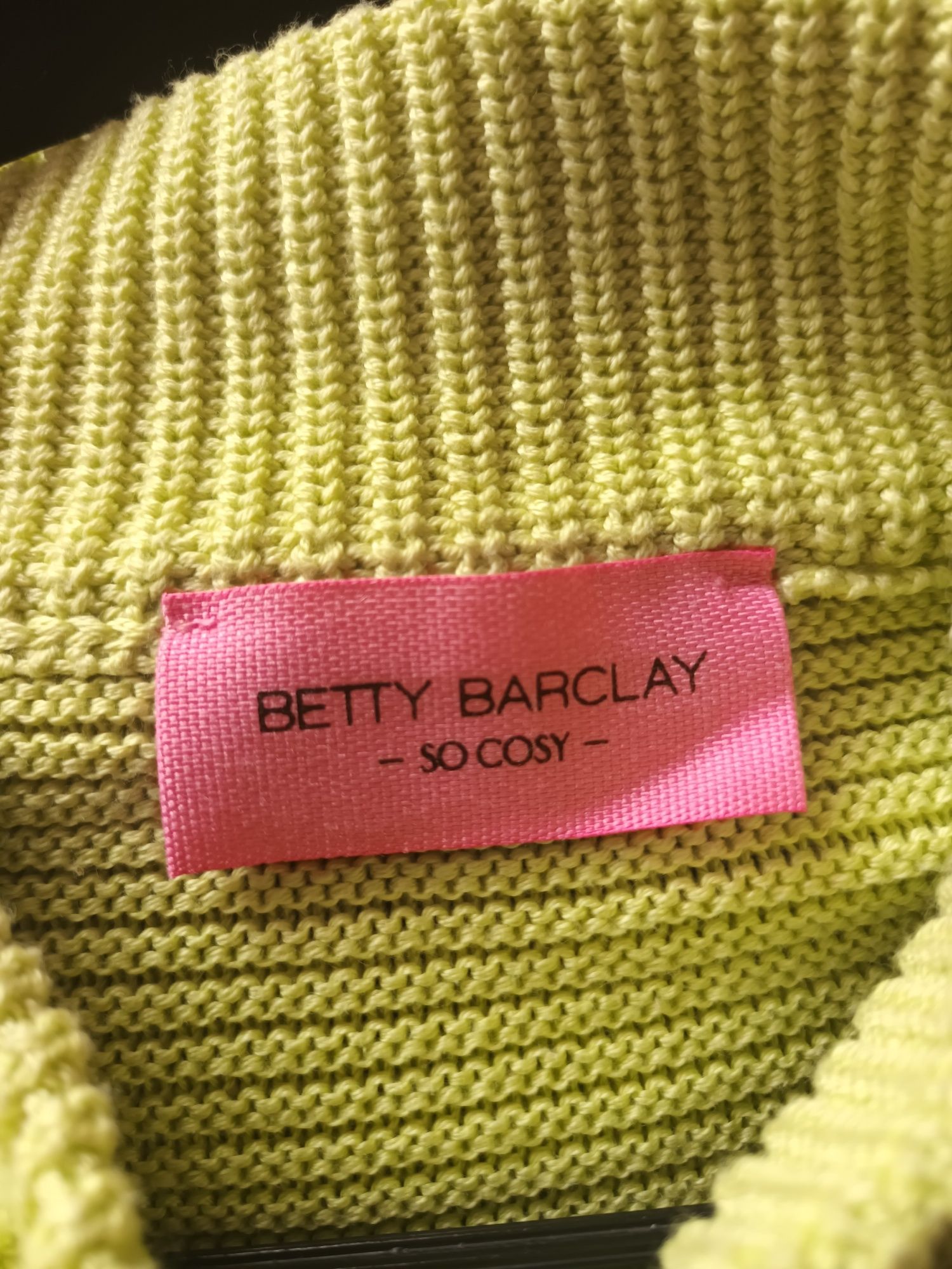 BETTY BARCLAY   нова  блуза