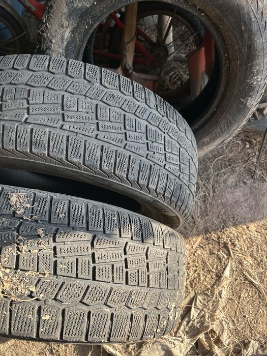 Шины зимние 2 штук
