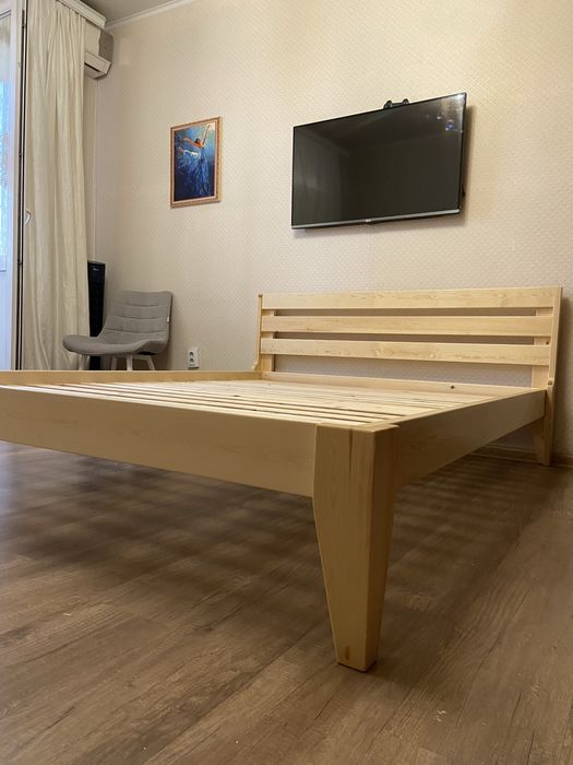 Кровать из массива сосны высшего сорта