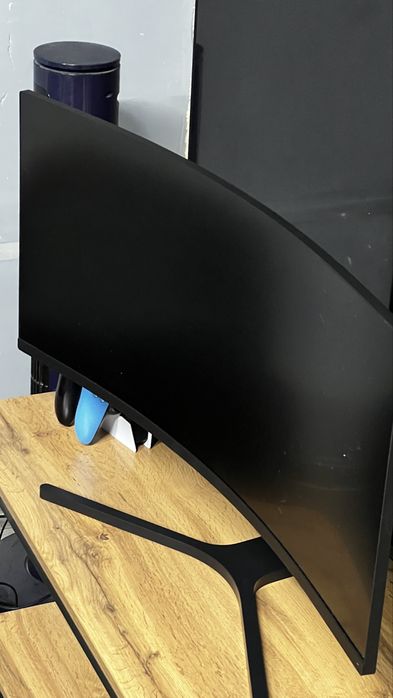 Компьтерный системник и монитор