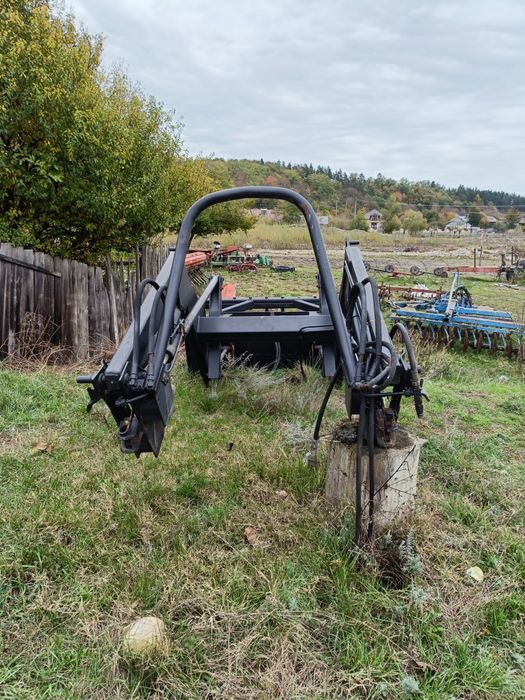 Încarcator frontal tractor
