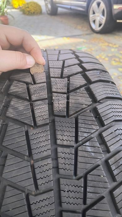 Vând anvelope iarna viking 275/45/R20