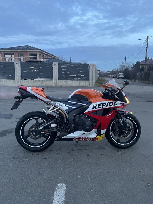 Vand/schimb cu auto CBR 600RR 2007 PC40