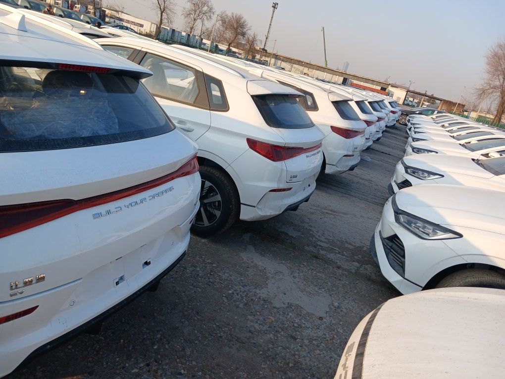Byd E 2 405 km Luxur Eng Full pozitsiya Toshkentda avtosalonda