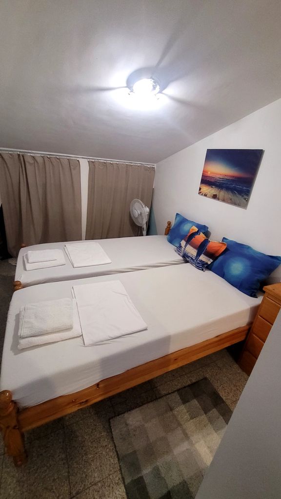 Дава се под наем Тристаен апартамент в Асеновград - 80 кв.м за 66.3 € - Снимка #4