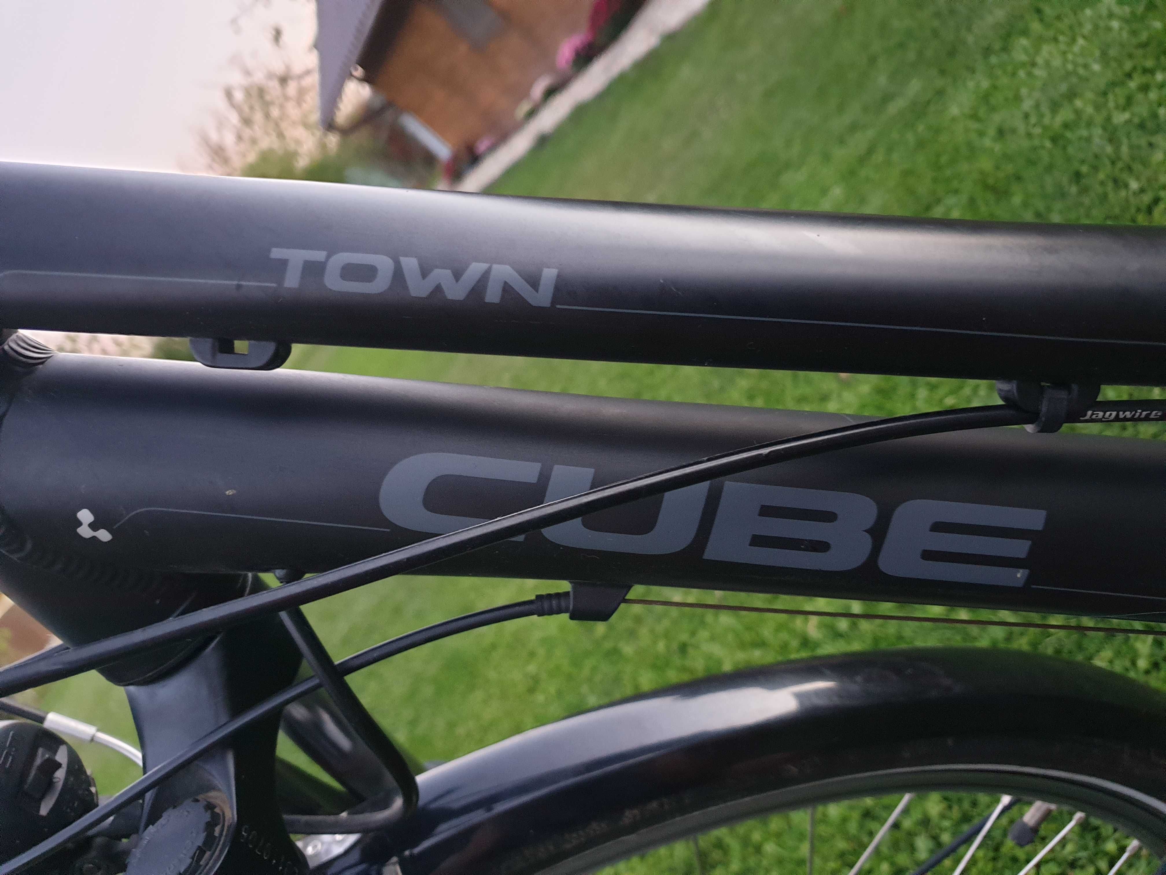 Bicicleta Cube Town 28"