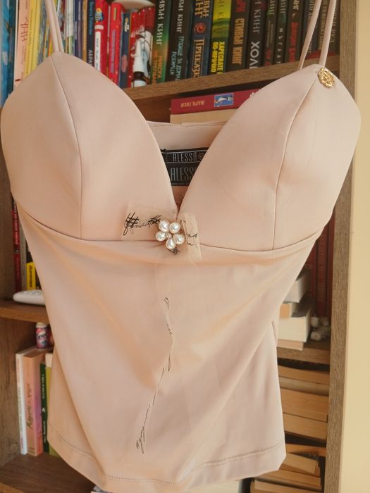 Топ Alessa нов с етикет