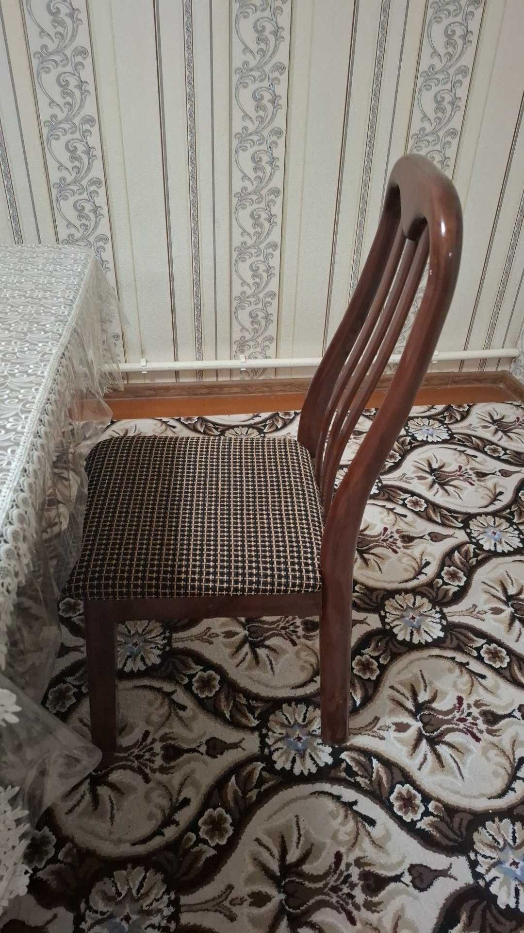 12 kishilik stol stul sotiladi
