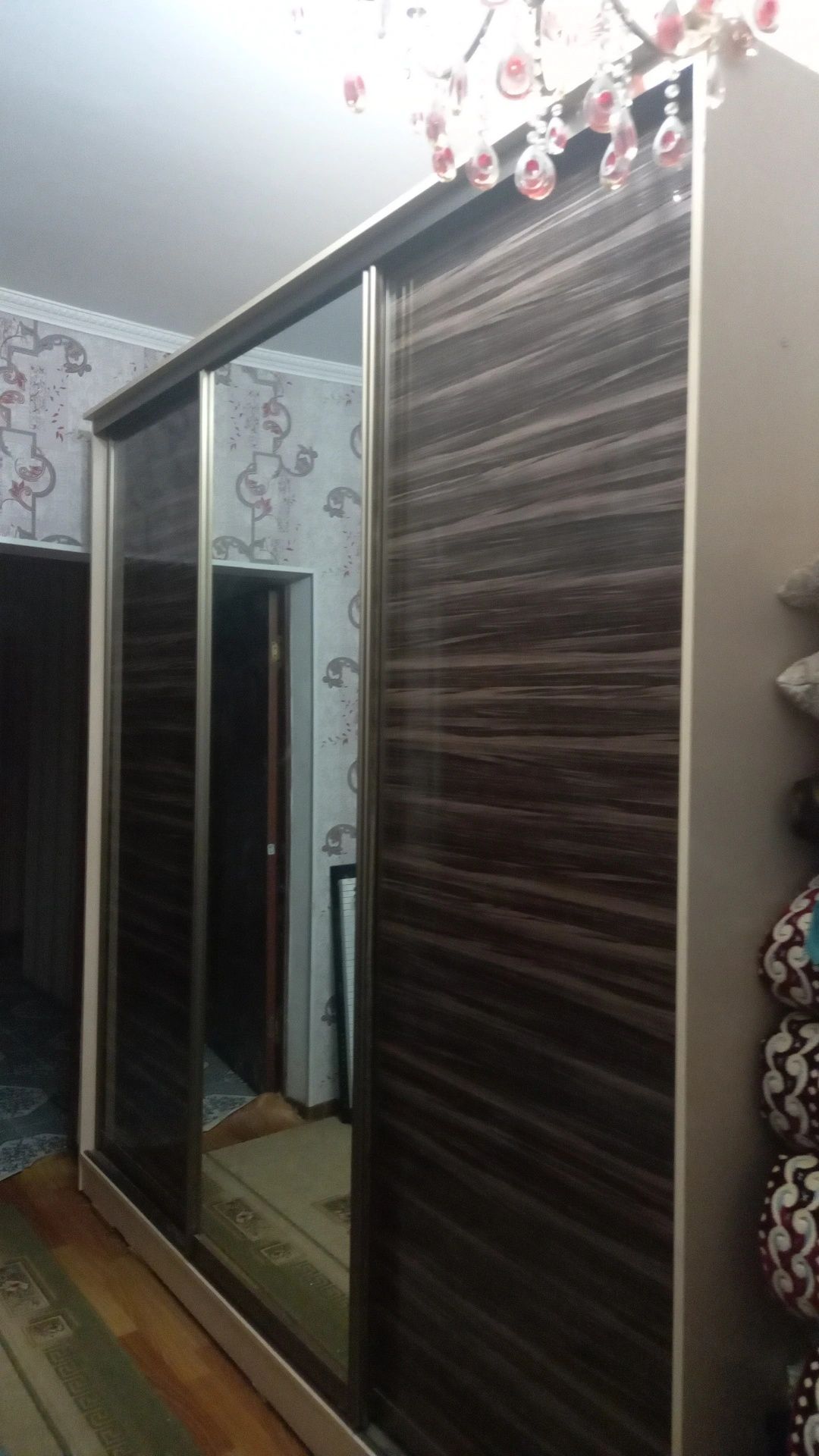 продается купейный шкаф