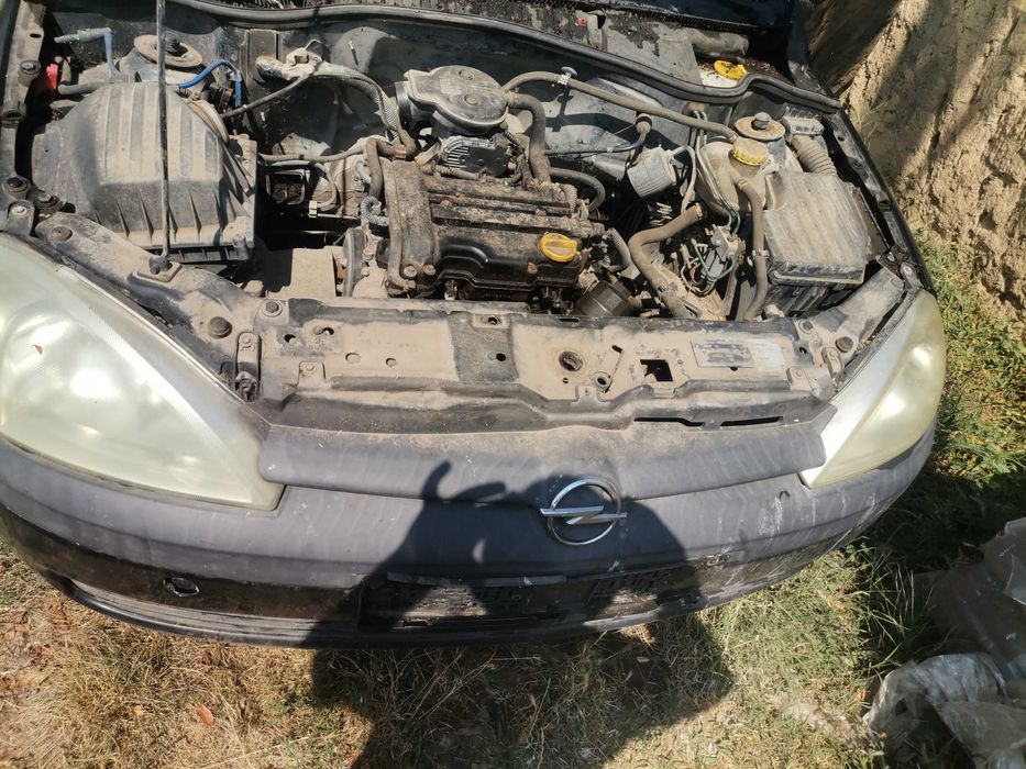 Продавам Opel Corsa 1.0 на части.