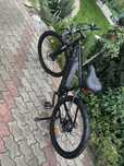Vand bicicleta electrica are acceleratie pana la 25 fara pedale