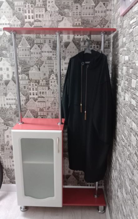 Стойка с тумбой для одежды