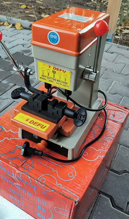 Masina de clonat, copiat  chei DEFU Verticala