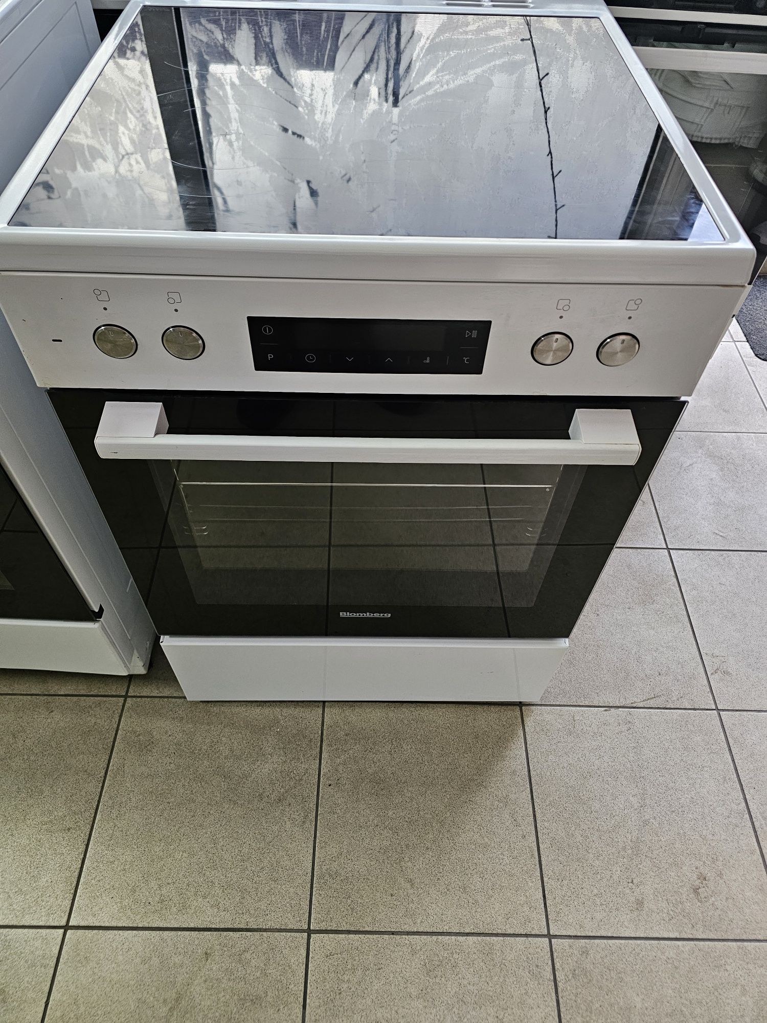 Печки с керамични котлони 74L Гаранция 1г