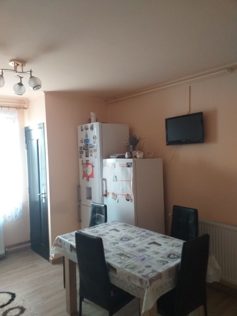 Vand apartament 2 camere Ungheni