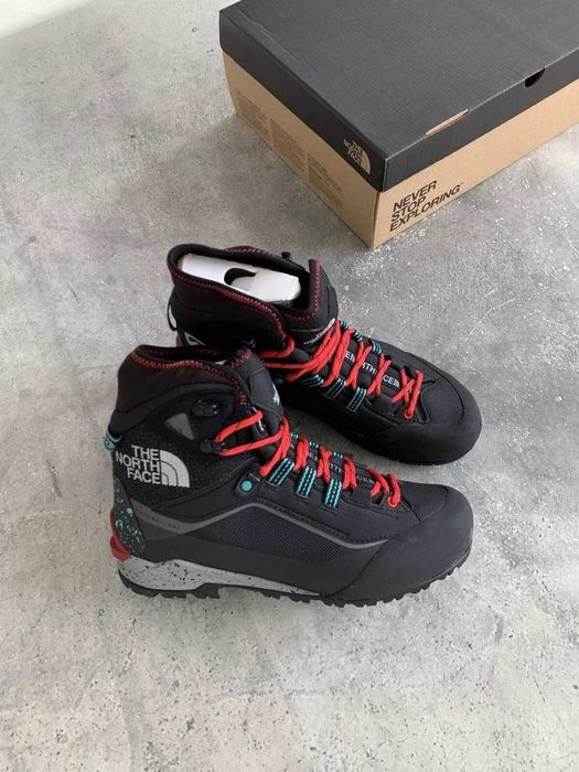 The North Face боти