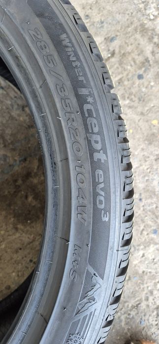 2 anvelope iarna ca si noi Hankook 285/35/20.Pret/bucata