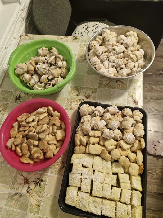 Diferite prăjituri de casa %