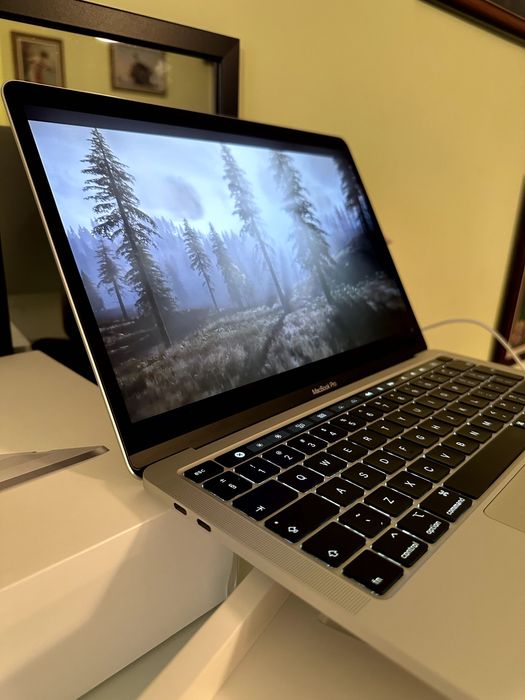 MacBook Pro 13" (A2289) 2020 - Перфектно състояние!