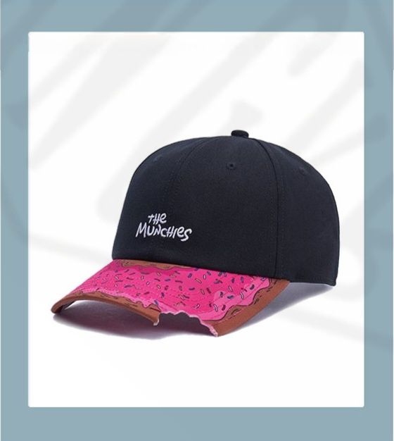 Șapcă funny Gogoașă Mușcată "The Munches". Text brodat. Ajustabilă.
