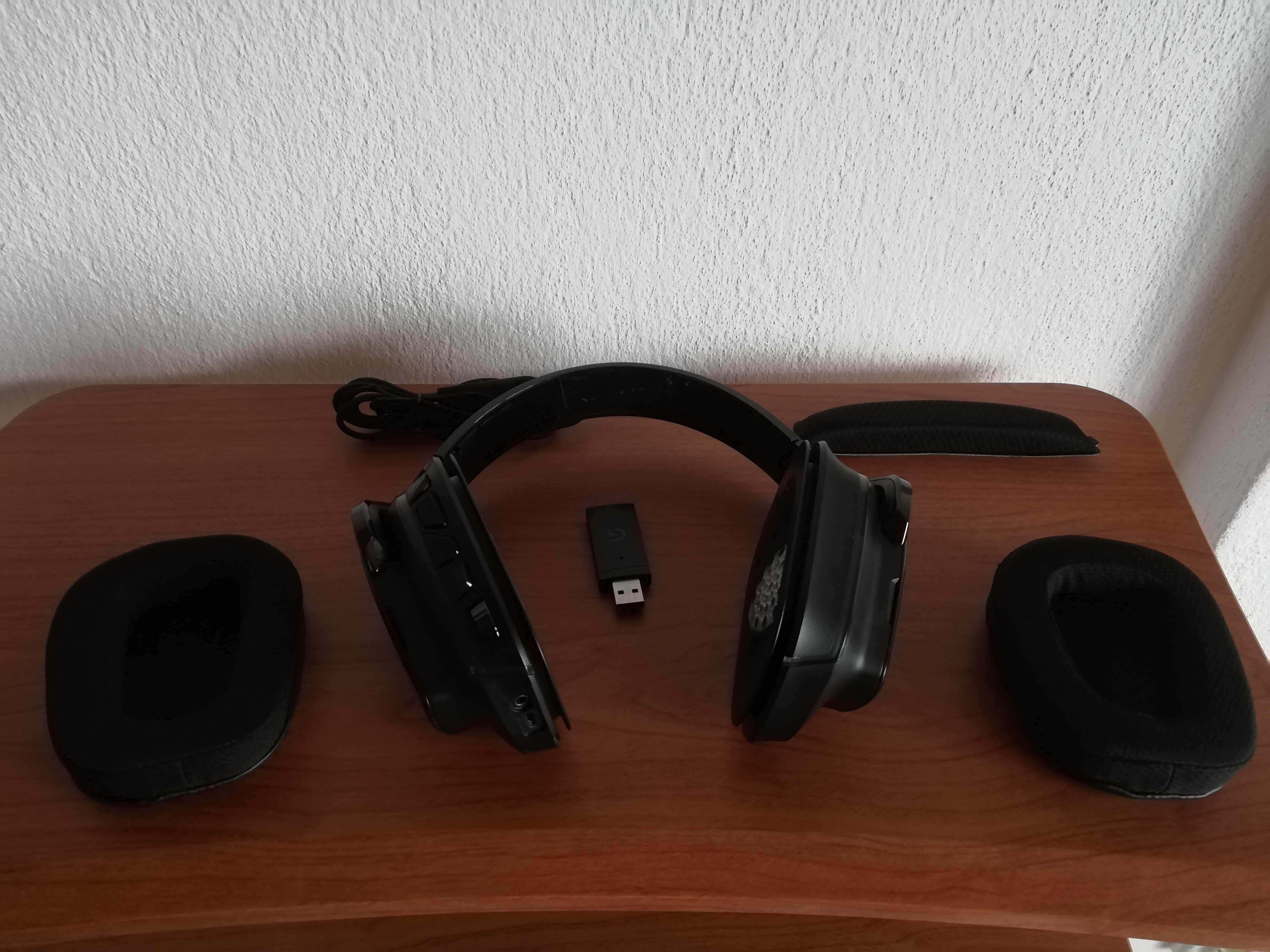 Logitech G933 геймърски слушалки + нови наушници