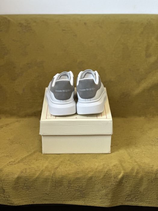 Alexander McQueen 41, 43