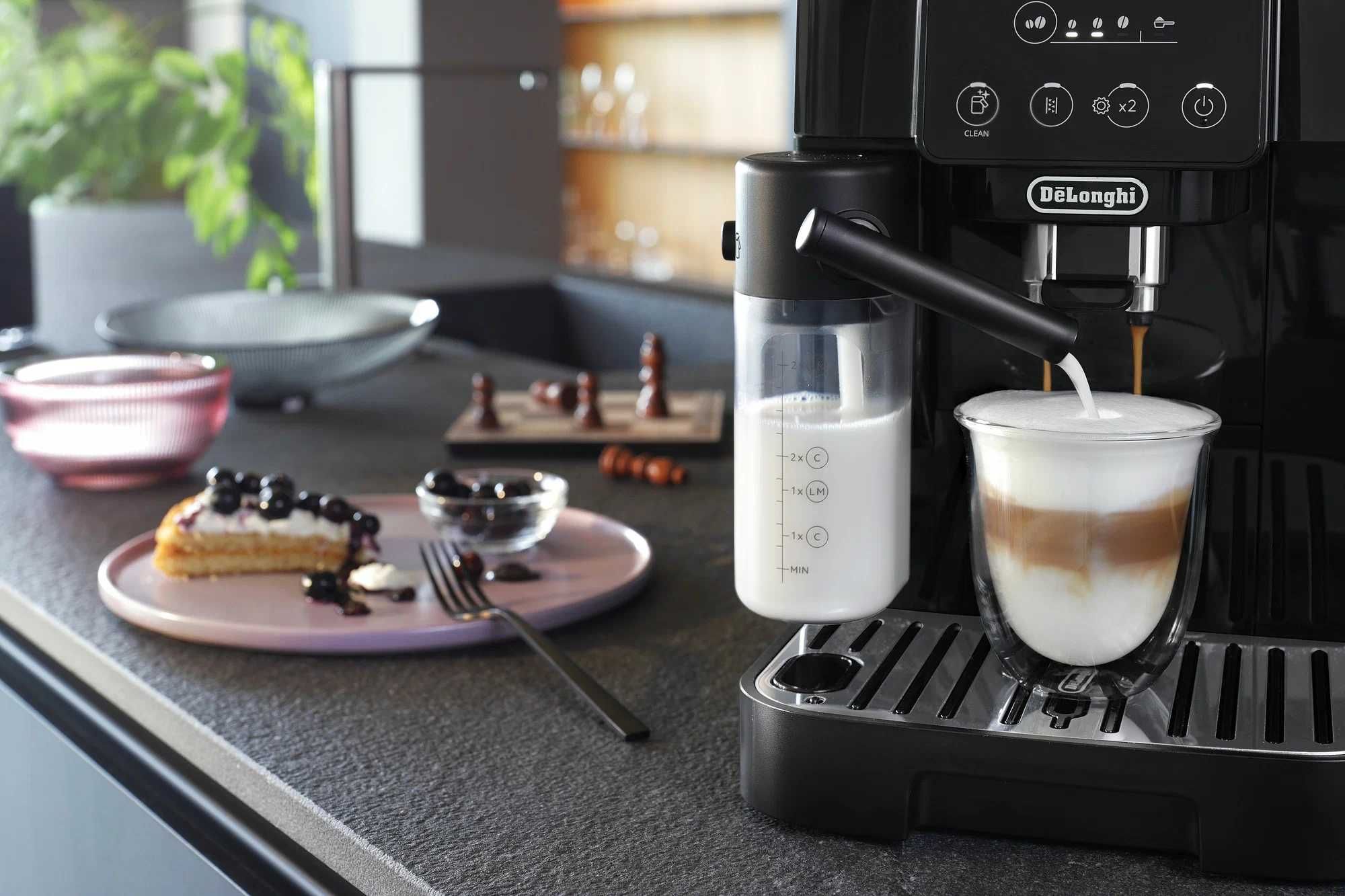 Кофемашина DeLonghi ECAM220.60.B Magnifica Start