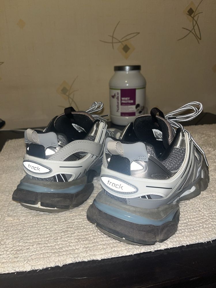 Balenciaga track спешно!