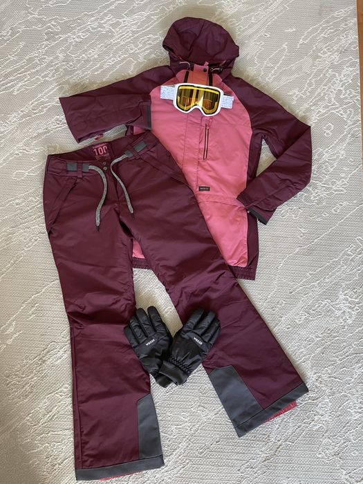 Costum de ski, ochelari si manusi