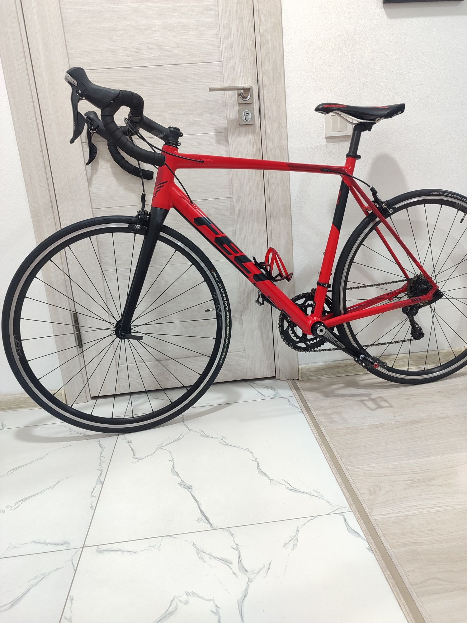 Шоссейный велосипед Felt FR 30
