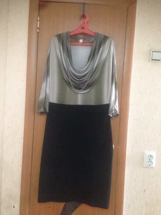 Продам красивое украшенное бусами платье 50 размера