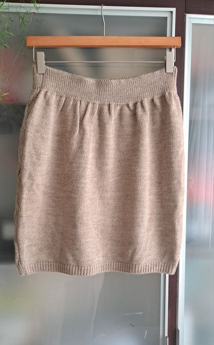 Set tricotat, fusta si pulover