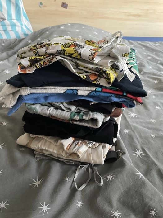 Donez hainute casa baietel 8/10ani